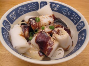 rice noodle roll with sweet sauce