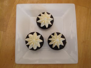 mini chocolate cupcakes with swiss meringue buttecream frosting recipes